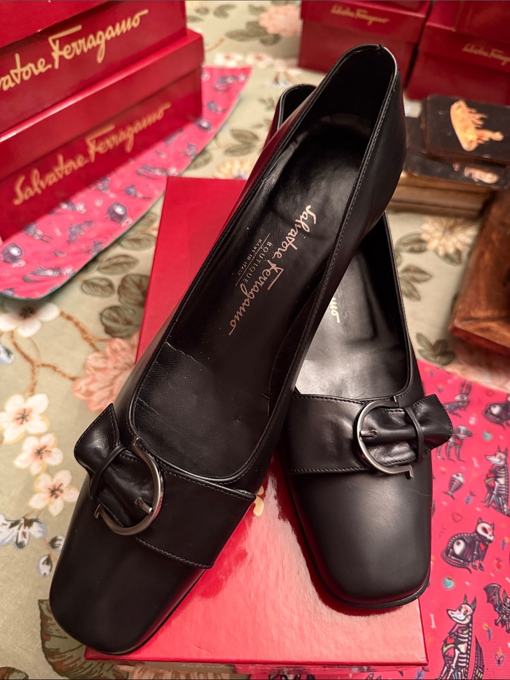 Salvatore Ferragamo Gigliola Black Leather Buckle Pumps with Signature bow